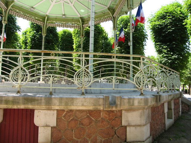 09_bandstand_railing.sized.jpg